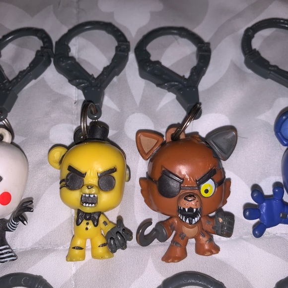 Vintage 2016 Five Nights At Freddy’s 13 Vinyl Figure Hanger bag Clip’s Bundle - Picture 7 of 13